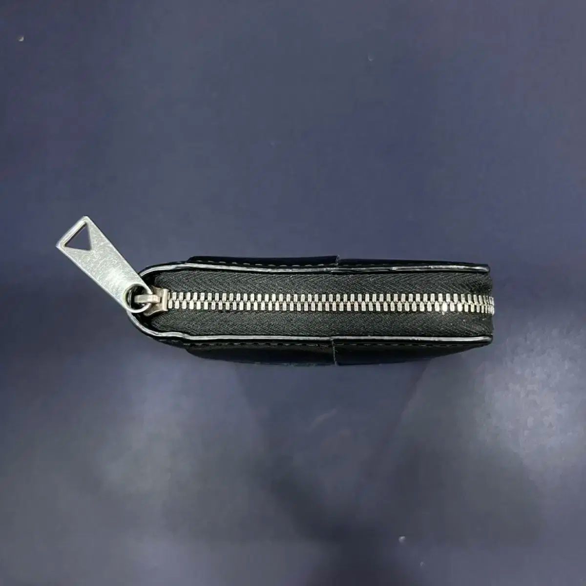 ボッテガ ヴェネタ アラウンド ジッパー 財布