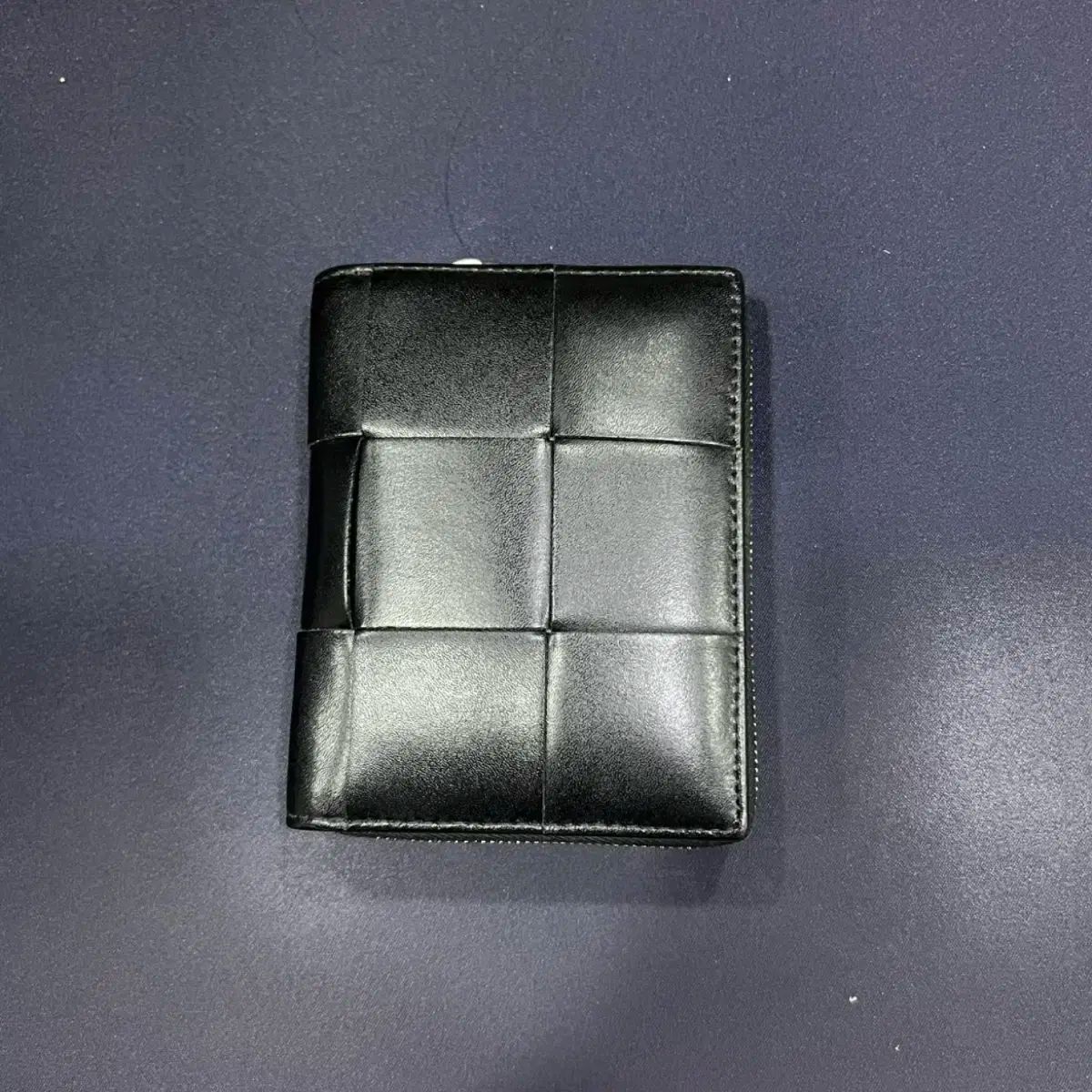 ボッテガ ヴェネタ アラウンド ジッパー 財布