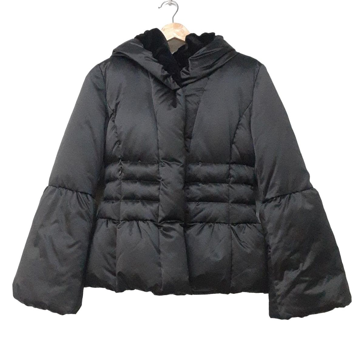 TO BE CHIC トゥービーシック ダウンジャケット サイズ40 M レディース - 黒 長袖 冬