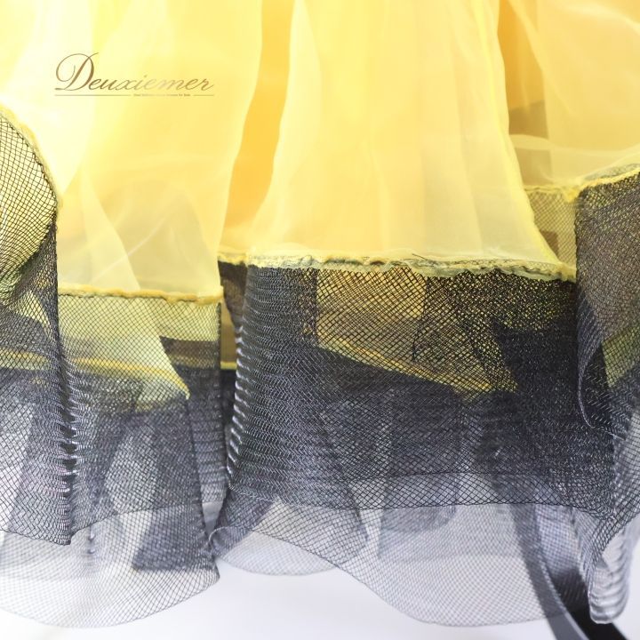 社交ダンス 衣装 ドレス ドレス ワンピース 黄色 黒 フリル フロート デモ 競技 ダンス パーティ 発表会 ブラック系 イエロー系 フェミニン ショーダンス ドレスデザイン ボリューム ステージ衣装 裾フリル 華やか パフォーマンス 競技会用