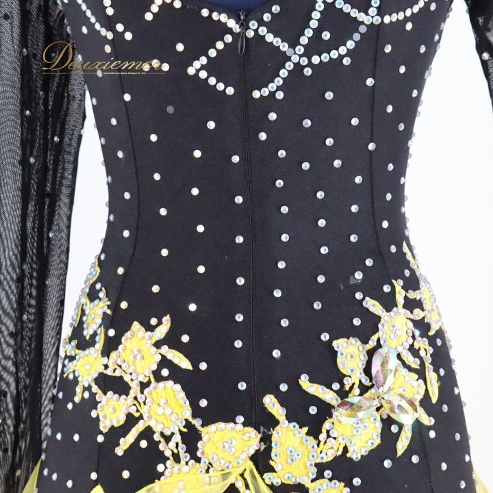 裾フリル 華やか