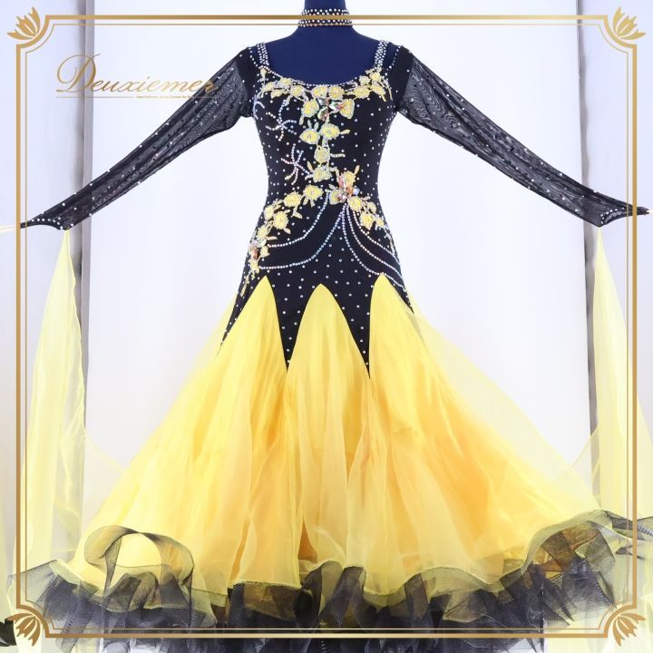 社交ダンス 衣装 ドレス ドレス ワンピース 黄色 黒 フリル フロート デモ 競技 ダンス パーティ 発表会 ブラック系 イエロー系 フェミニン ショーダンス ドレスデザイン ボリューム ステージ衣装 裾フリル 華やか パフォーマンス 競技会用