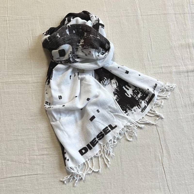 BALENCIAGA ロゴ入りマフラー ブラック⁄ホワイト BALENCIAGA ロゴ入り