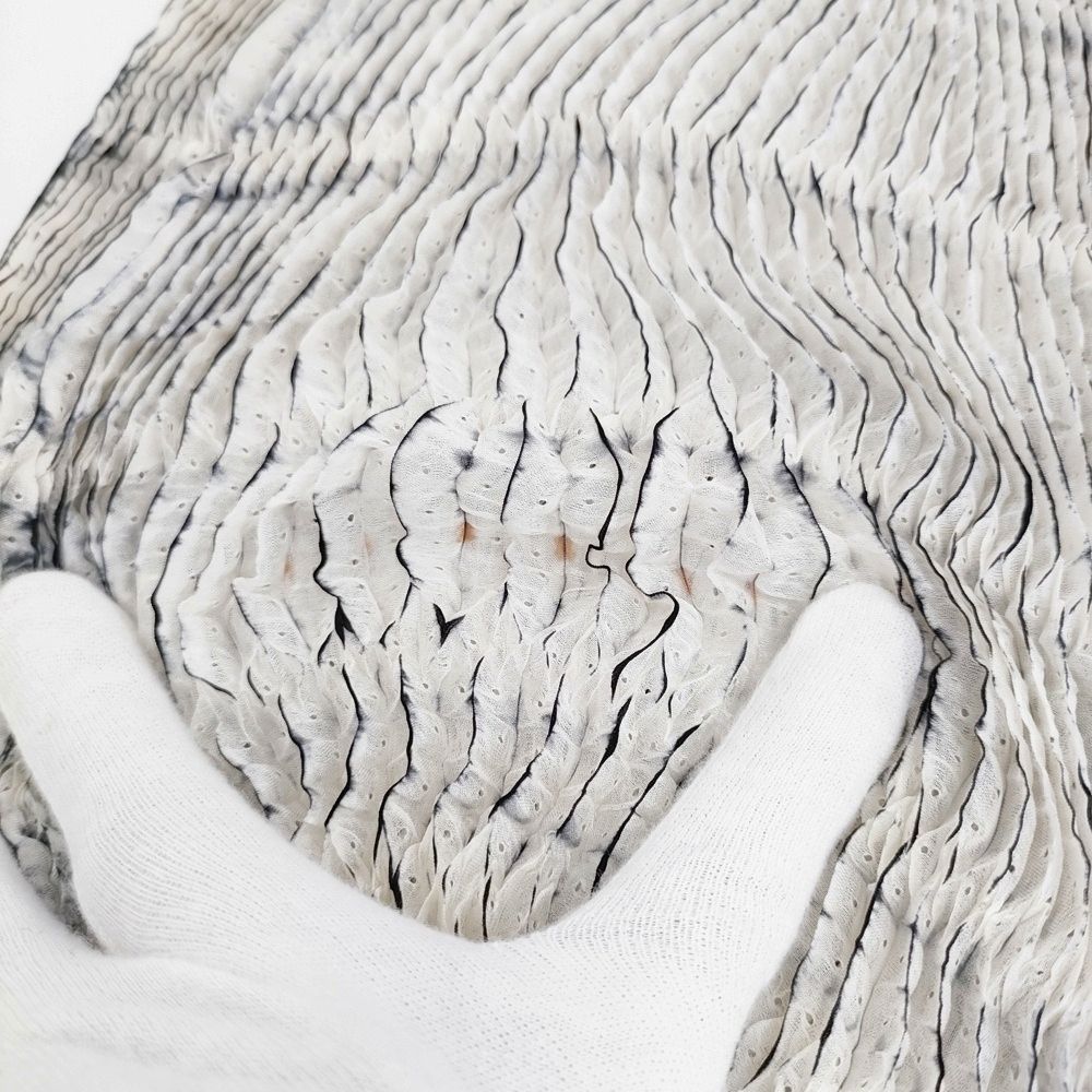 BUNZABURO なみなみ模様の輪スカーフ 絞り加工 定価33000円 シルク100  