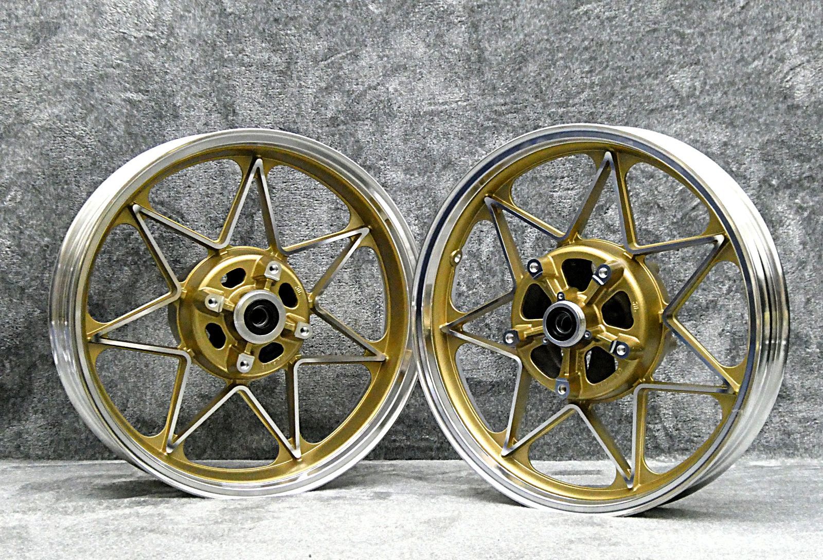 ナインキャスト