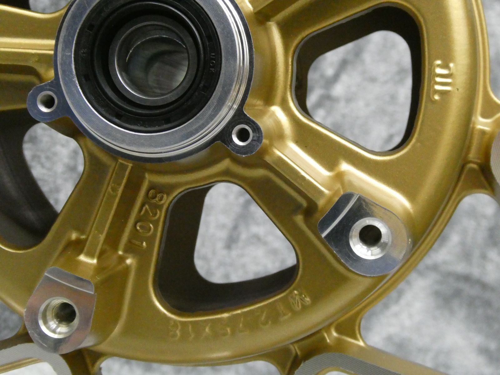 ナインキャスト 金