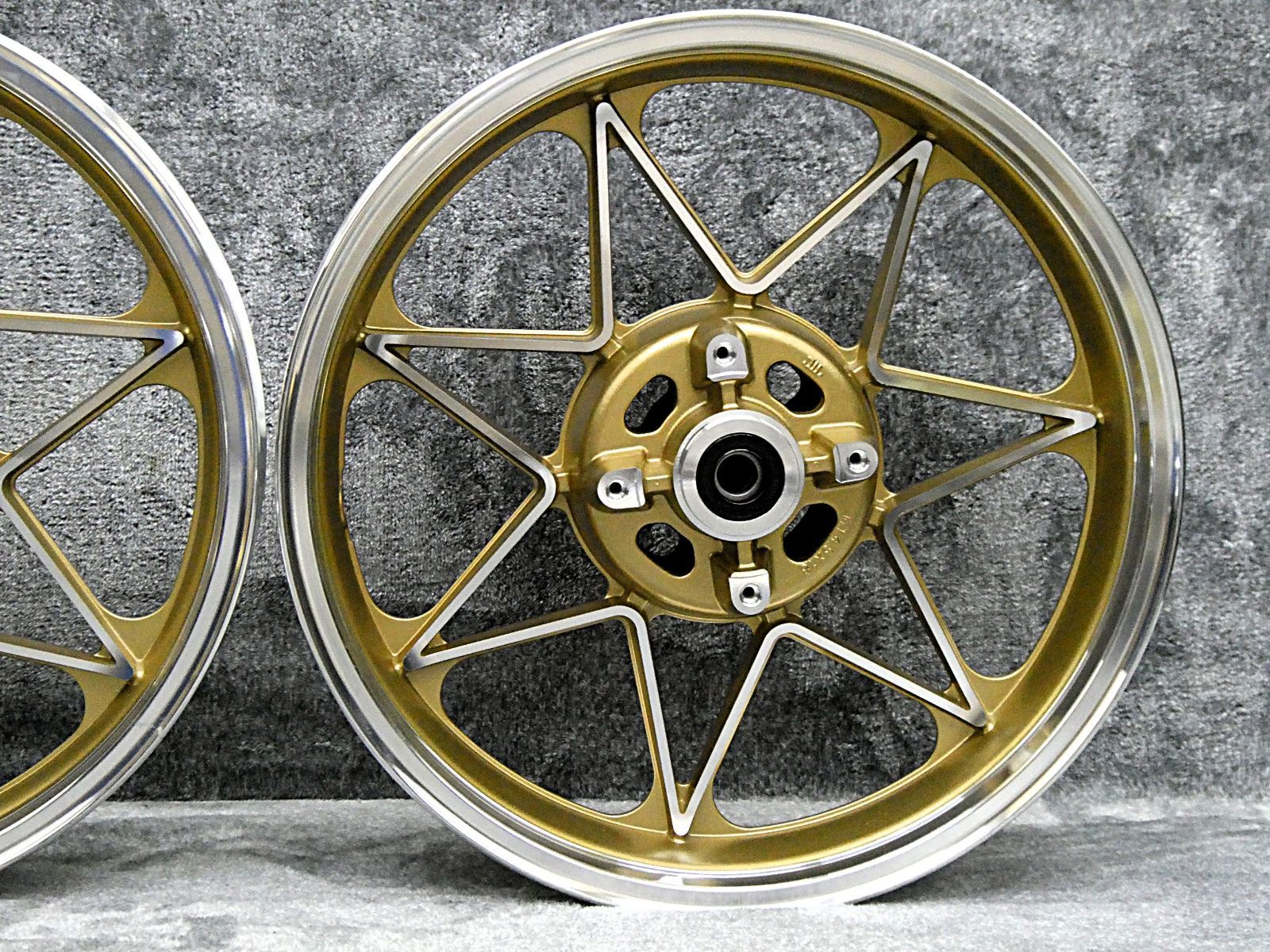 ゴールドセブン 前後18インチ