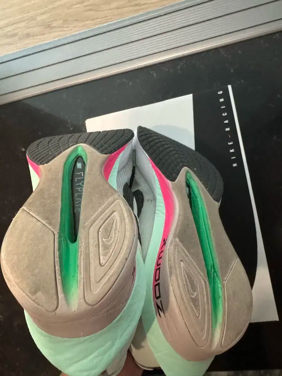  280 NIKE ズーム Vaporfly NEXT 4 白 ハイパー ピンク キャンプテーブル 保存容器 登山靴 トレッキングシューズ アウトドアシューズ
