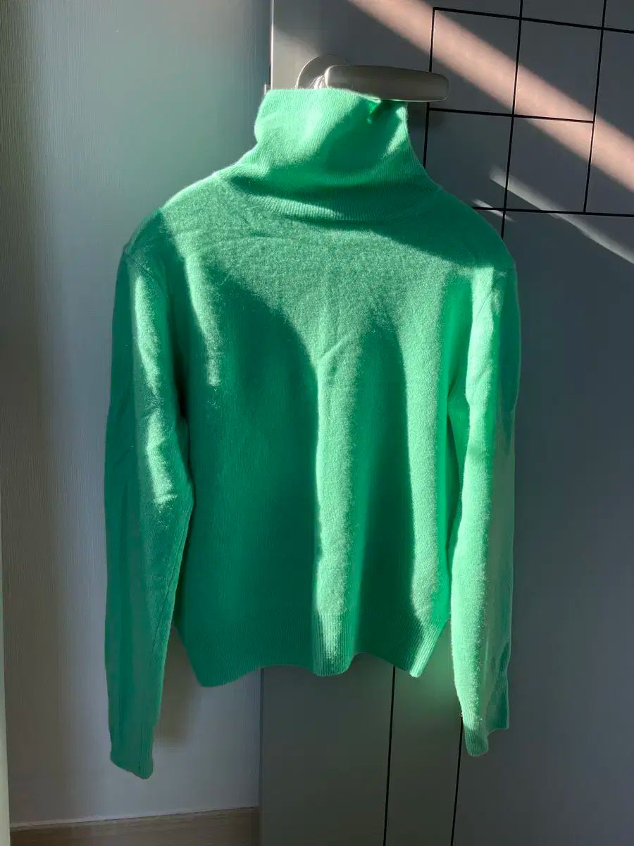 シエンヌ タートルネック ニット