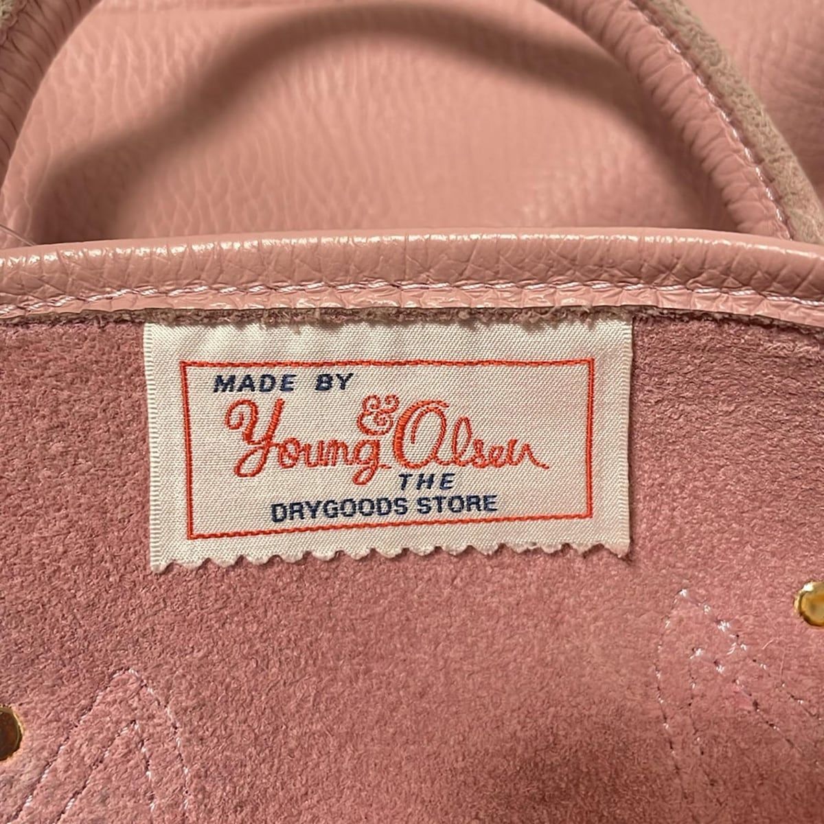 ライトピンク レザー