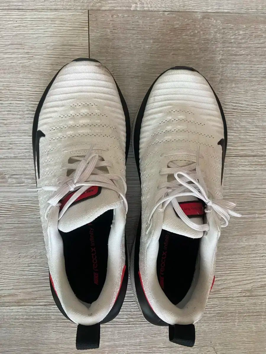 ナイキ リアクト インフィニティ ラン フライニット 白