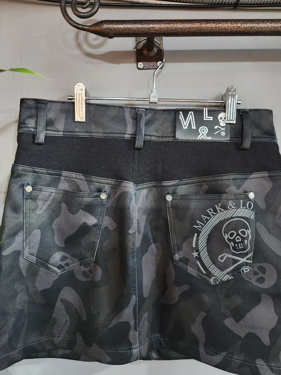 マークアンドロナ