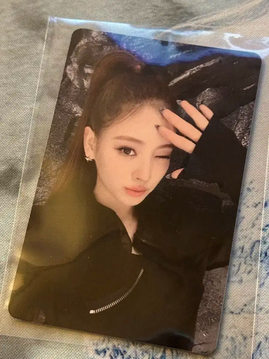 チェロ奏者 オブジェ 金属 彫刻 置物 音楽家 モダン アート かなりの美