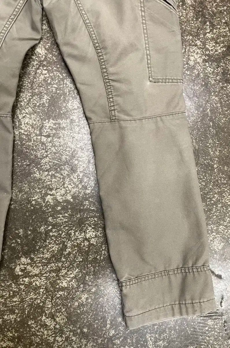 シングルニー パンツ