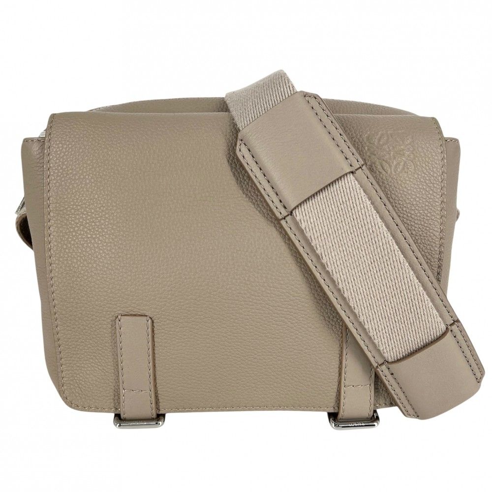 ロエベ ショルダーバッグ メンズ アナグラム ミリタリー メッセンジャーバッグ XS 肩掛け 斜め掛け LOEWE レザー ベージュ シルバー金具 品