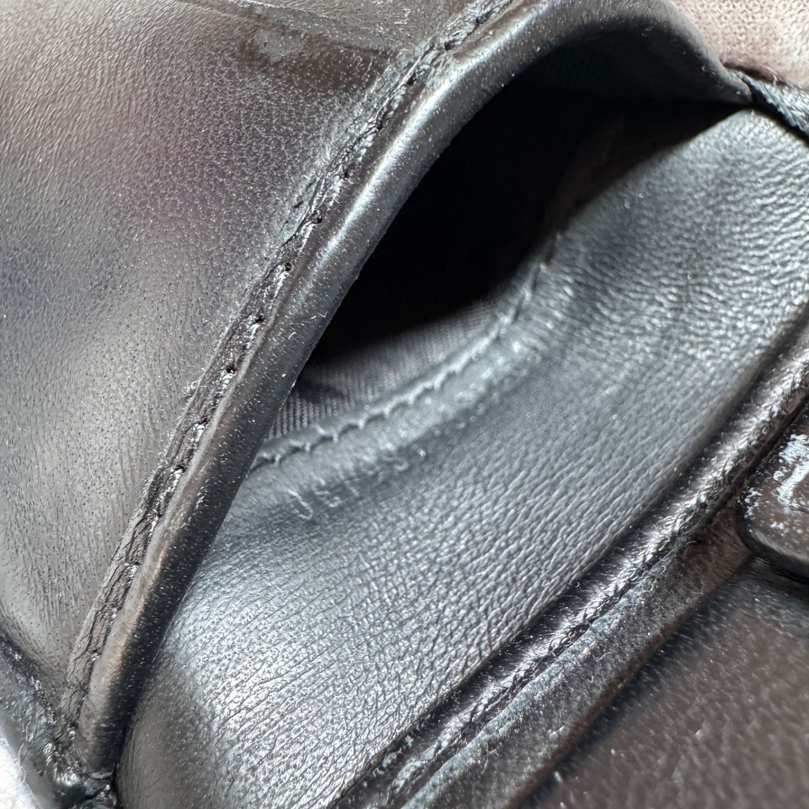 二つ折り財布 レザー