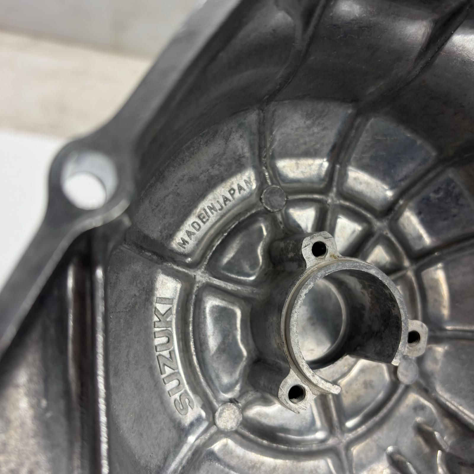 ダイナモカバー バレル研磨仕上げ