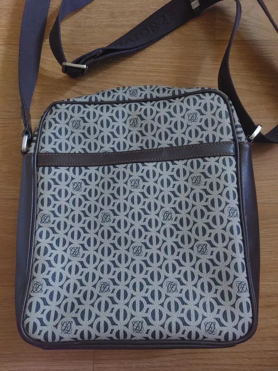 ダックス ブラウン パータン クロスバック