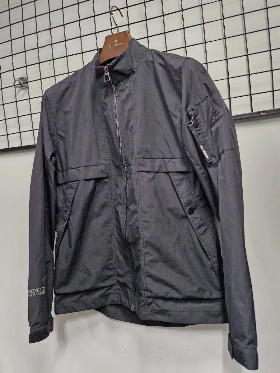 ウィンドブレーカー ジャケット