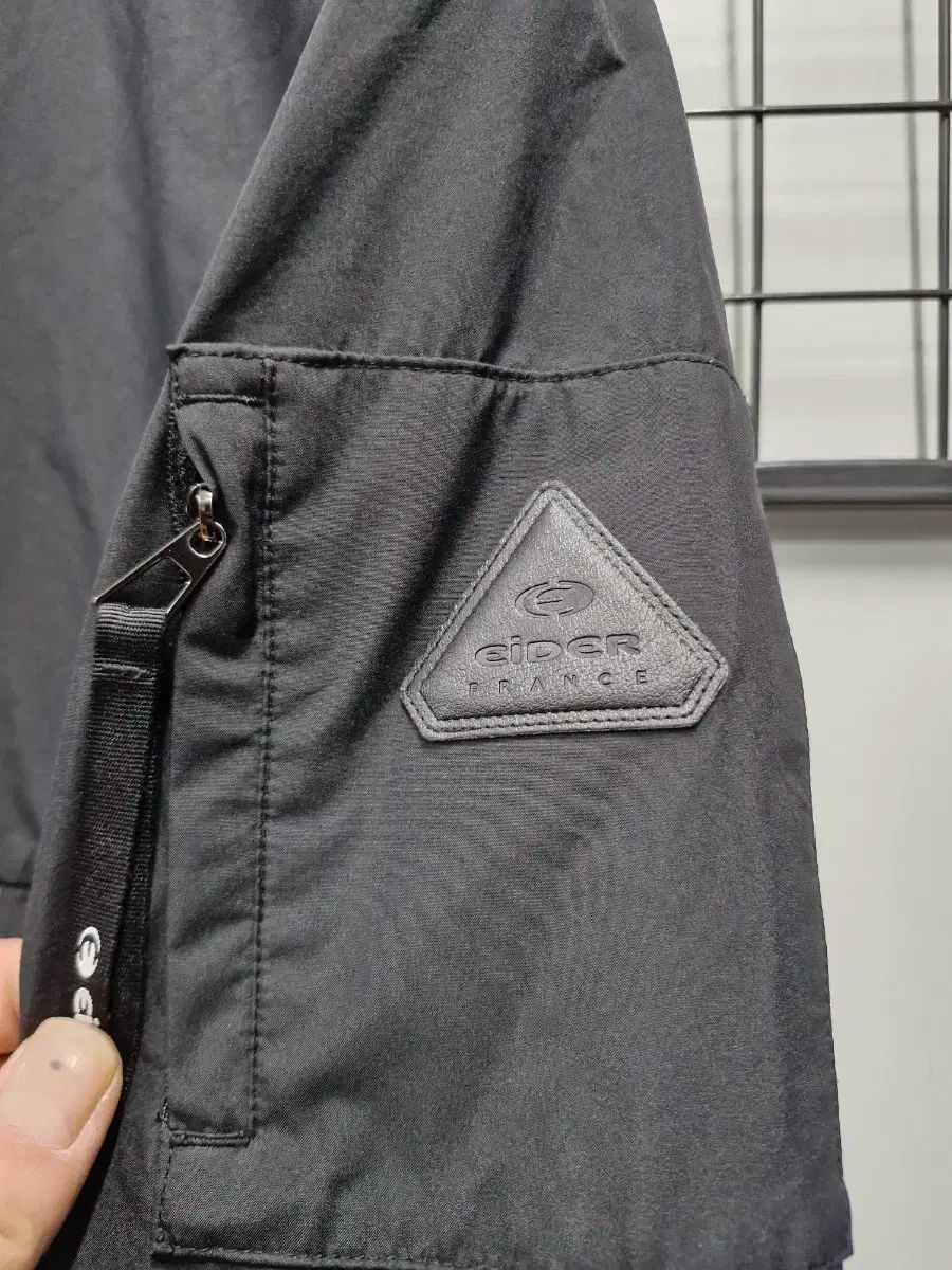 インフィニウム ウィンドブレーカー