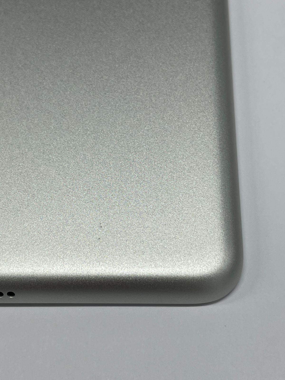 iPad 第5世代 シルバー Wi-Fi Cellularモデル 32GB MEBLE-SODAR_PL