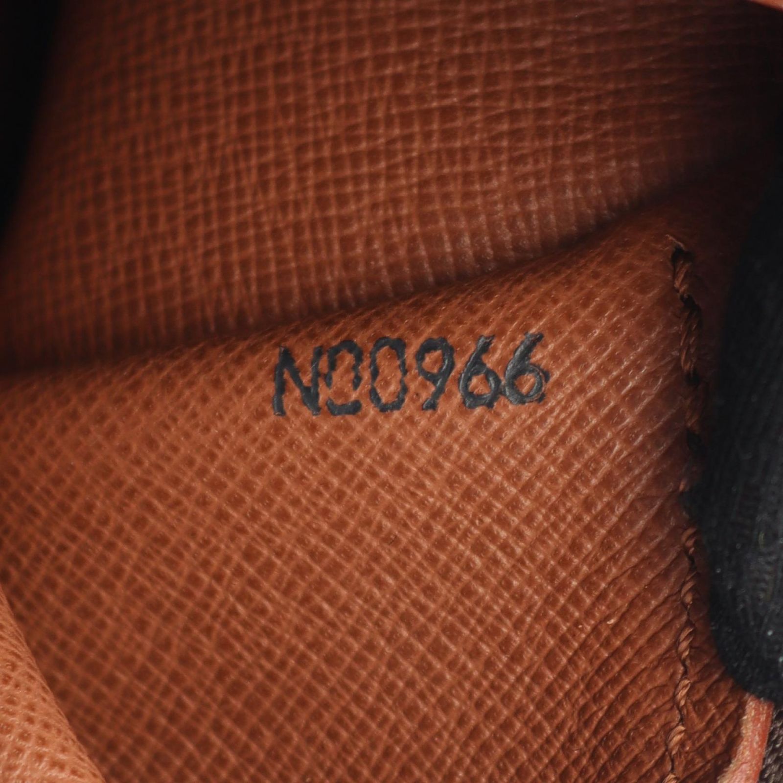 レザー パピヨン