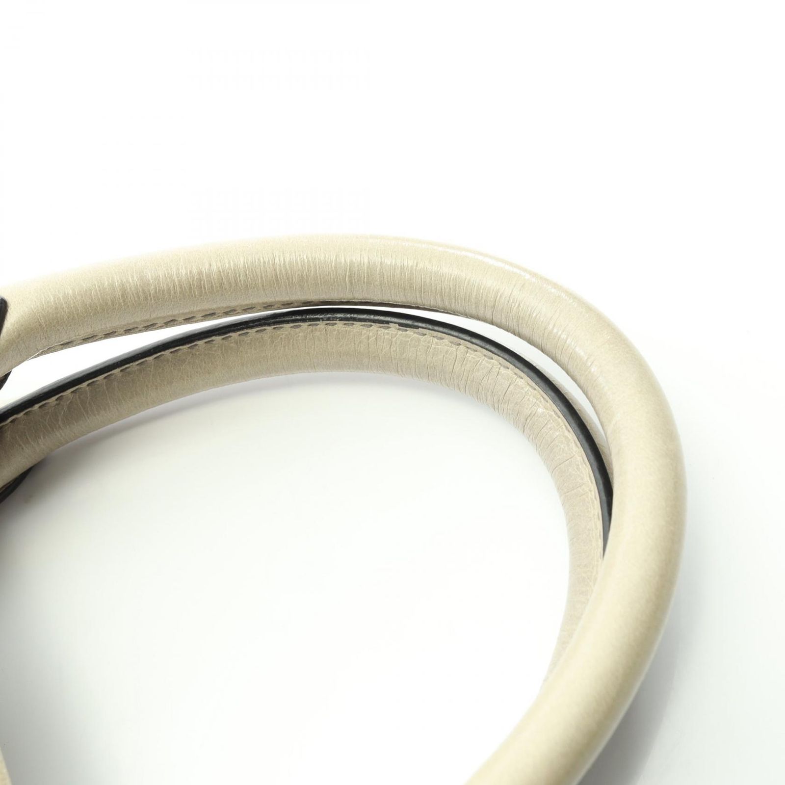 ライトグレー レザー