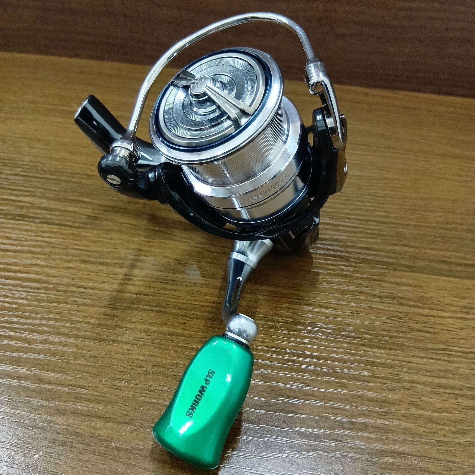 C スピニングリール