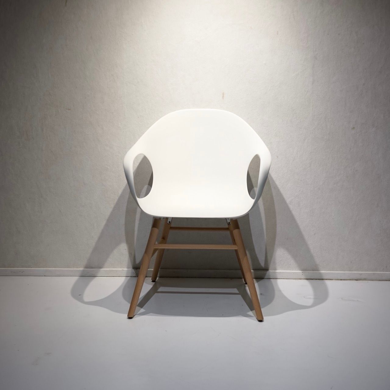 カッシーナ取り扱い Kristalia クリスタリア ELEPHANT エレファント アームチェア ダイニングチェア 椅子 ホワイト モダン 北欧 ナチュラル