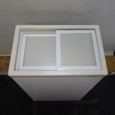 2015年製 サンデン 冷凍 ストッカー 46 L cm PF-057 XF 25 kg 冷凍庫 アイス フリーザー