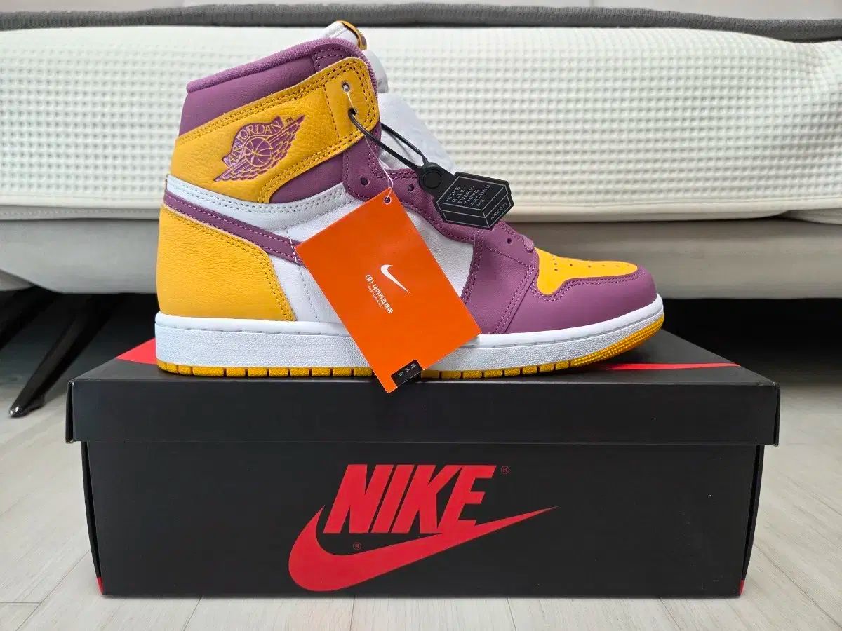 ジョーダン 1 レトロ ハイ OG ユニバーシティ ゴールド 280
