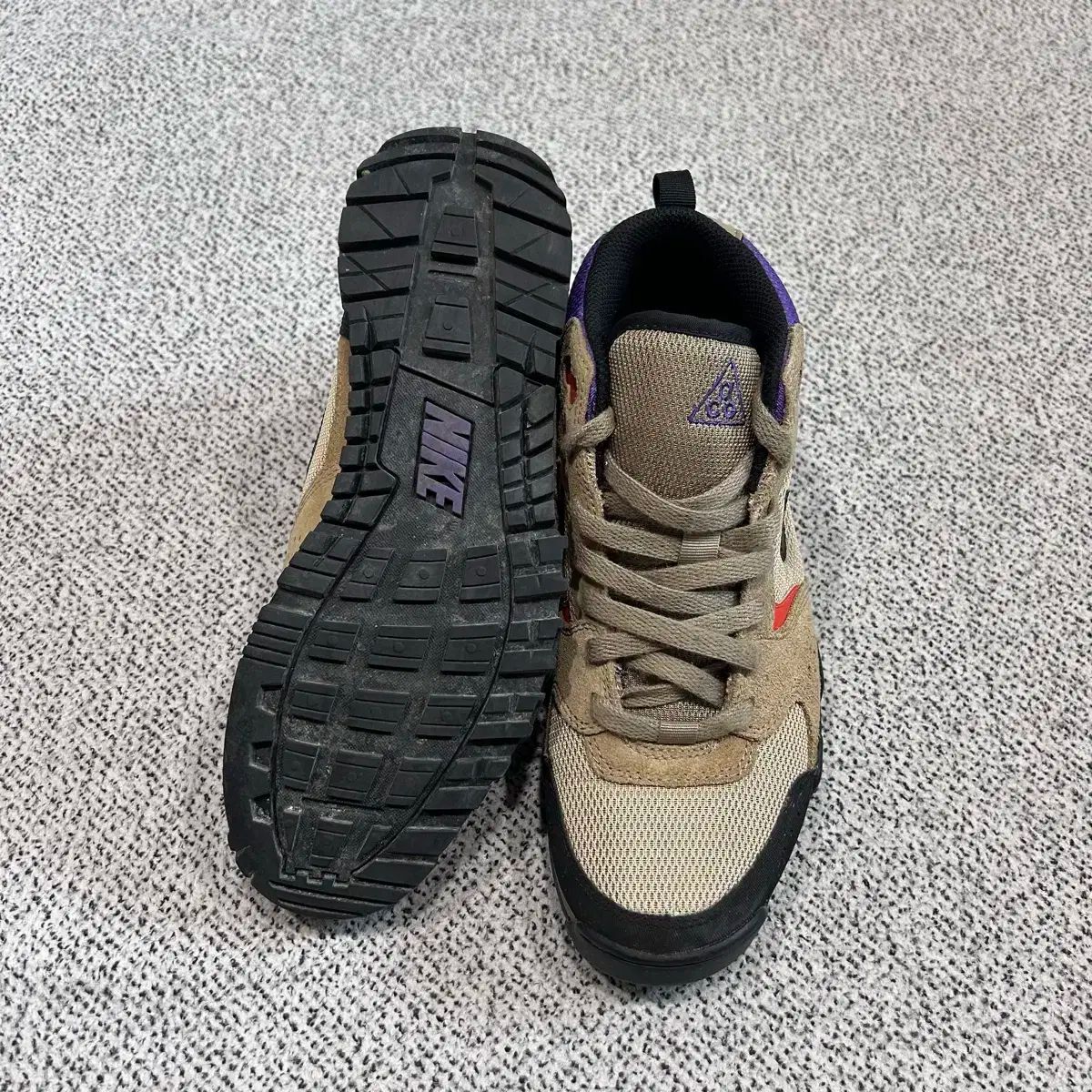 トレッキングシューズ