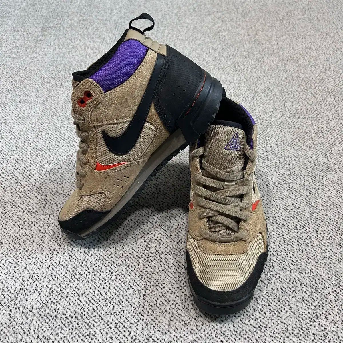 トレッキングシューズ