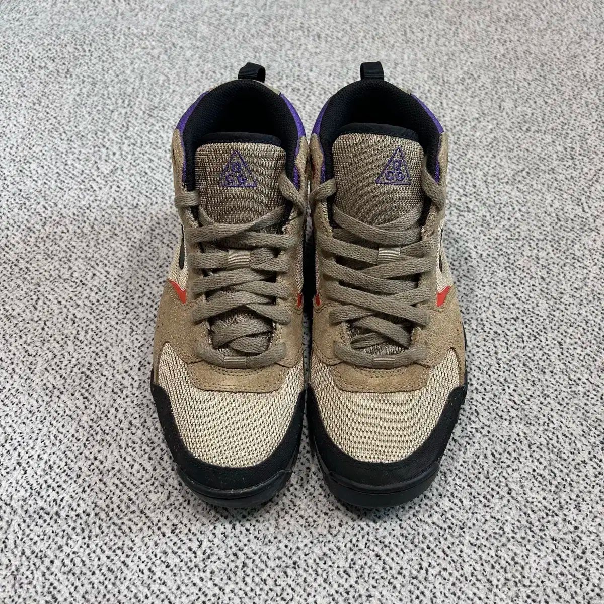 トレッキングシューズ