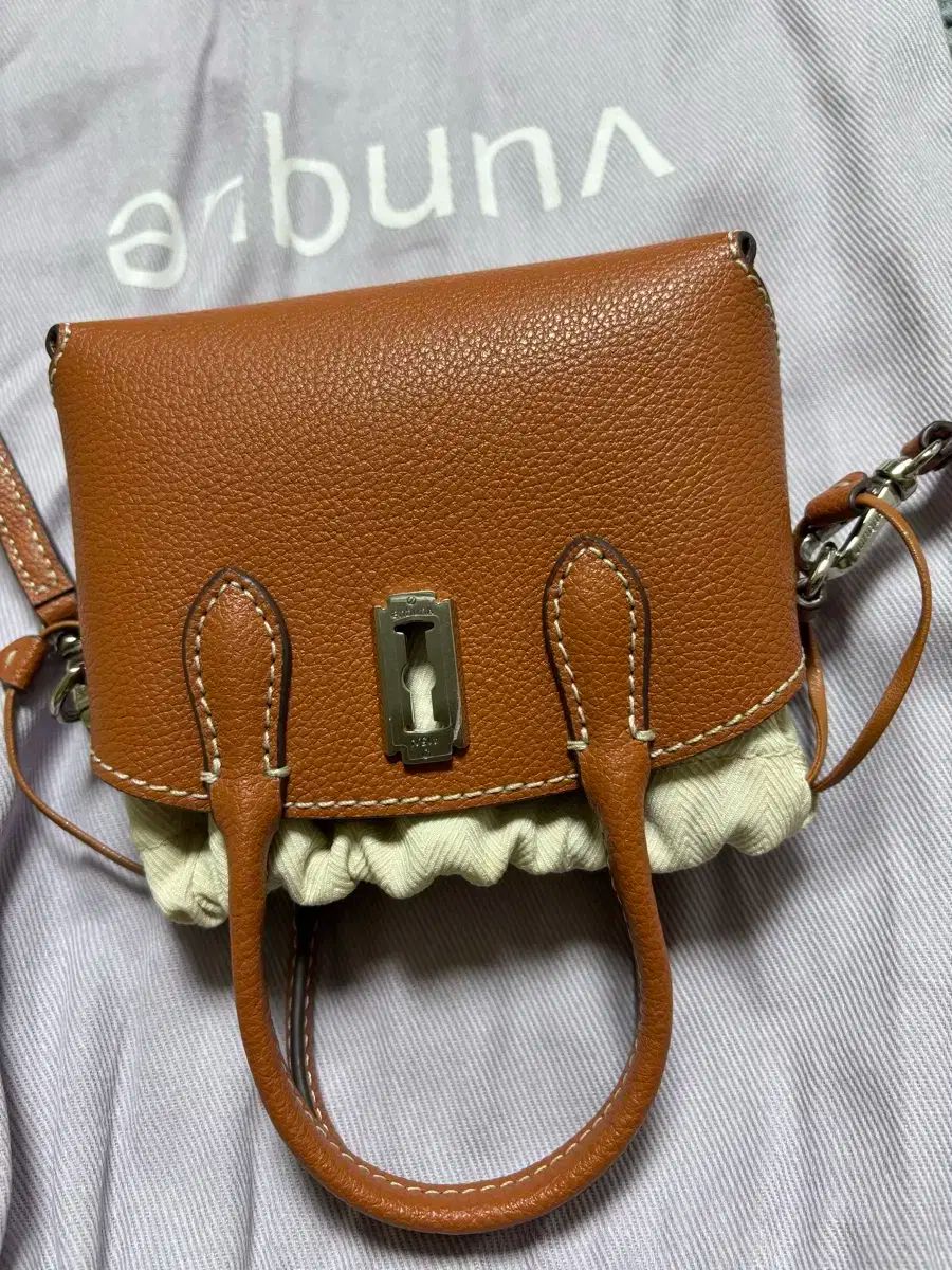 Vunque Hermit ミニ クロスバッグ