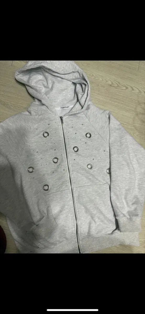 ペインチュアル スタッズ