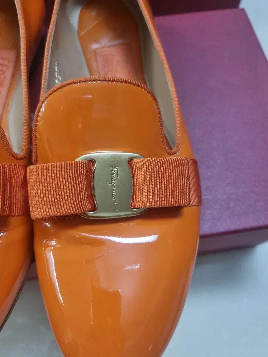 FERRAGAMO フェラガモ オレンジ フラット ローファー レディース 靴