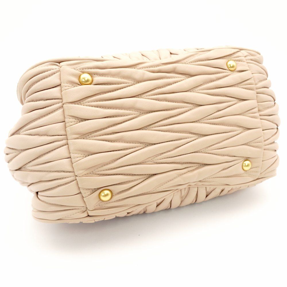 ピンクベージュ