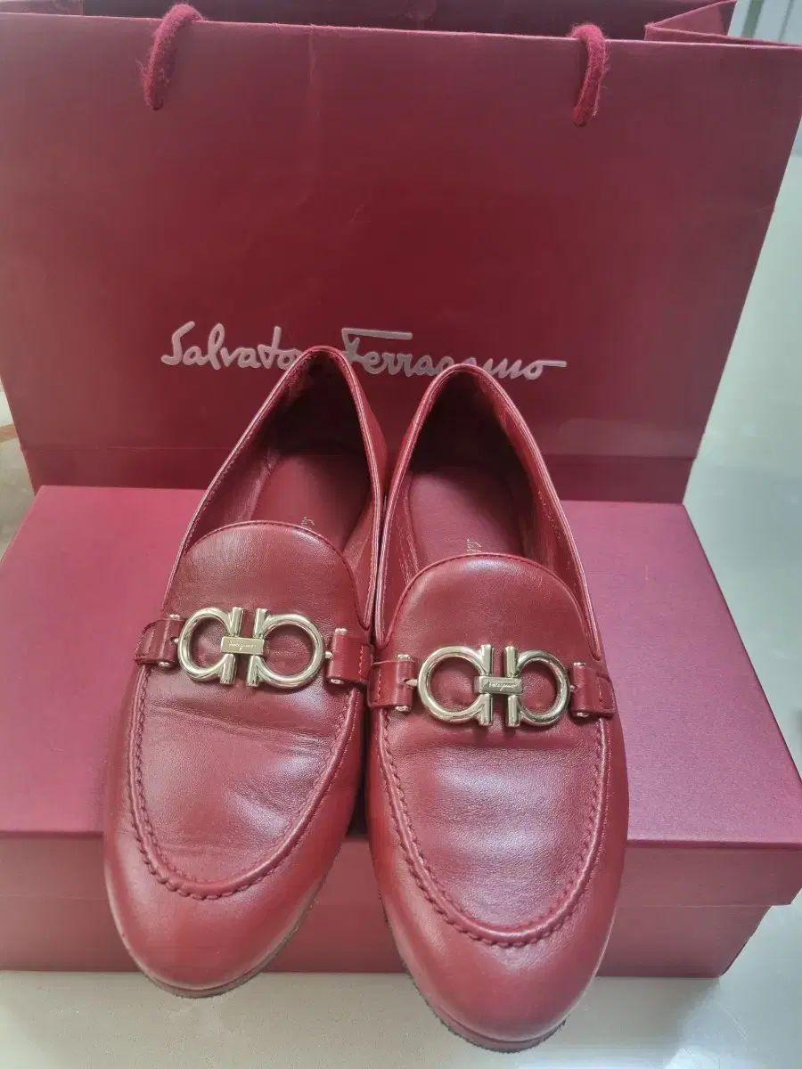 FERRAGAMO フェラガモ ガンチーニ ローファー レッド レディース 靴