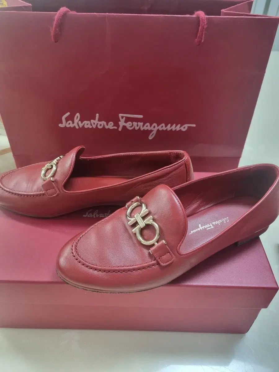 ローファー レッド