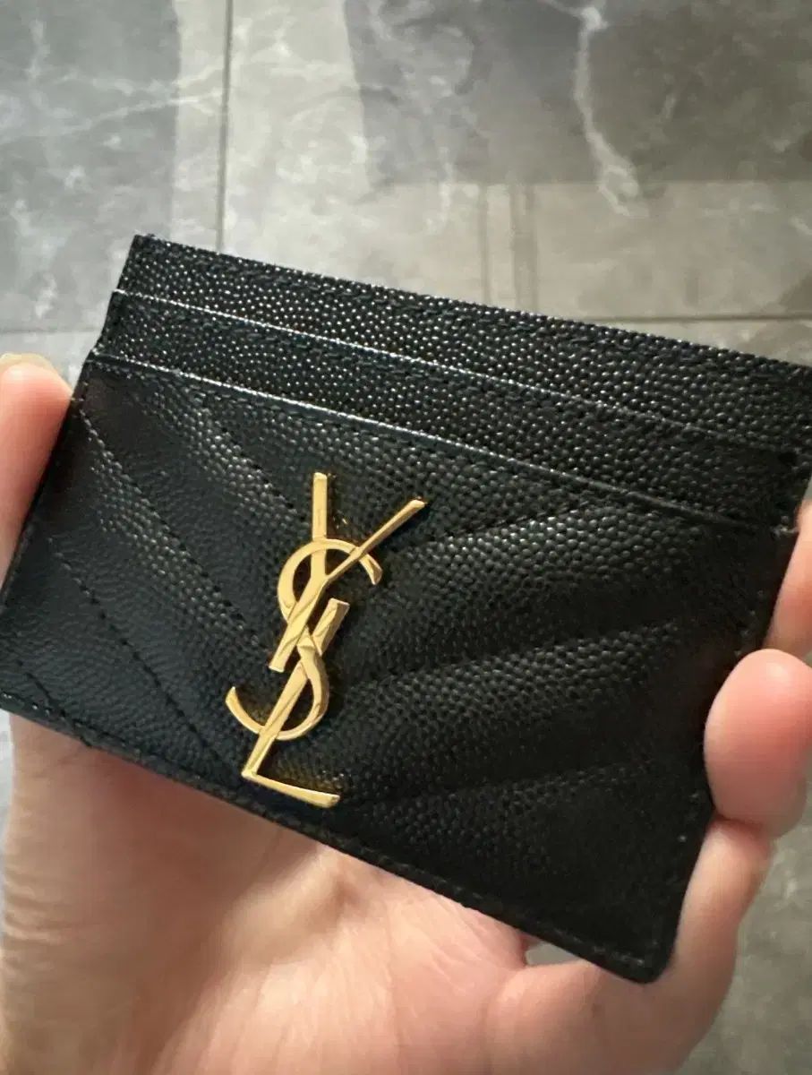 イヴ サンローラン カサンドラ マトラッセ カードウォレット ゴールド