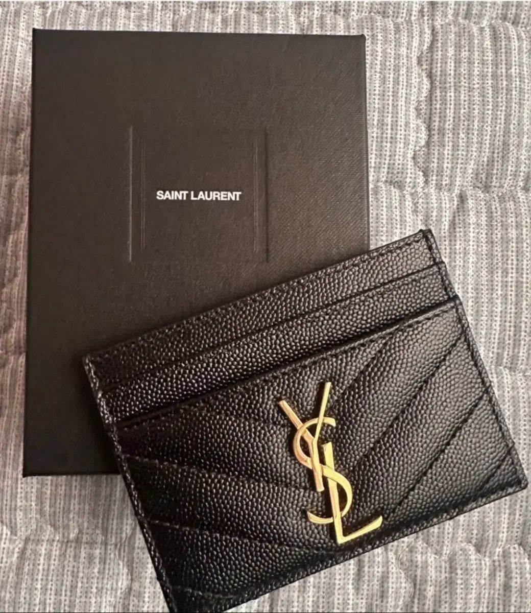  イヴ サンローラン カサンドラ マトラッセ カードウォレット ゴールド その他 アクセサリー