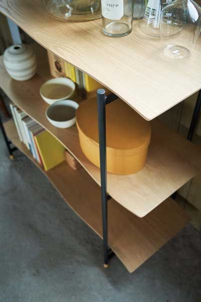 天然木化粧繊維板の３段シェルフ