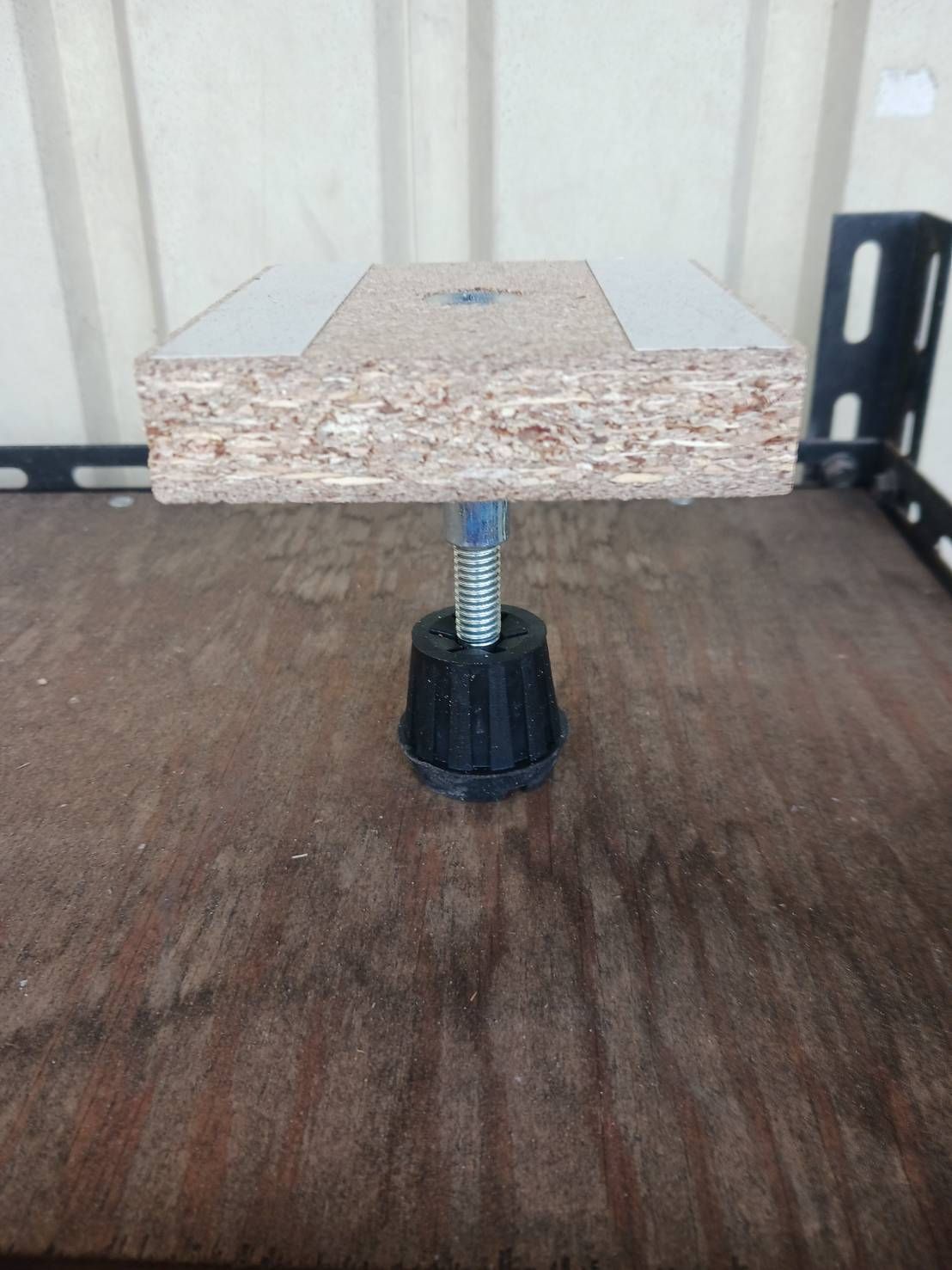 全国配 みにて対応 当日出荷対応 万協遮音支持脚 YPE-110 100本入