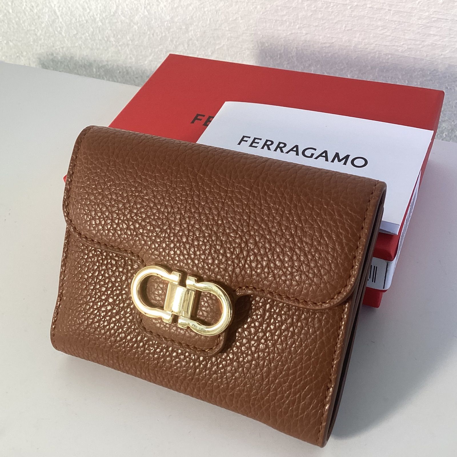 FERRAGAMO ガンチーニ 二つ折り財布 フェラガモ
