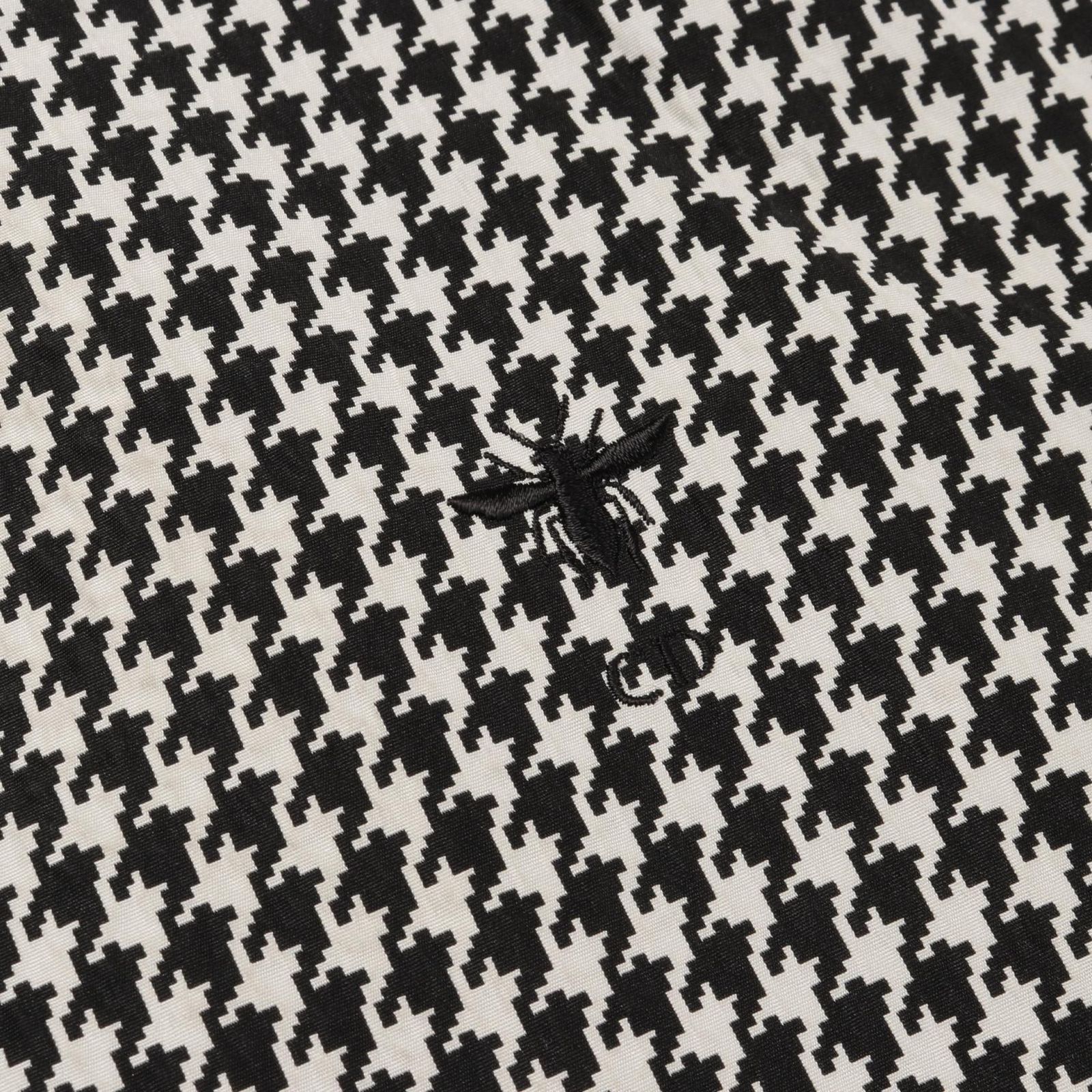 BEE刺繍 マウンテンパーカー