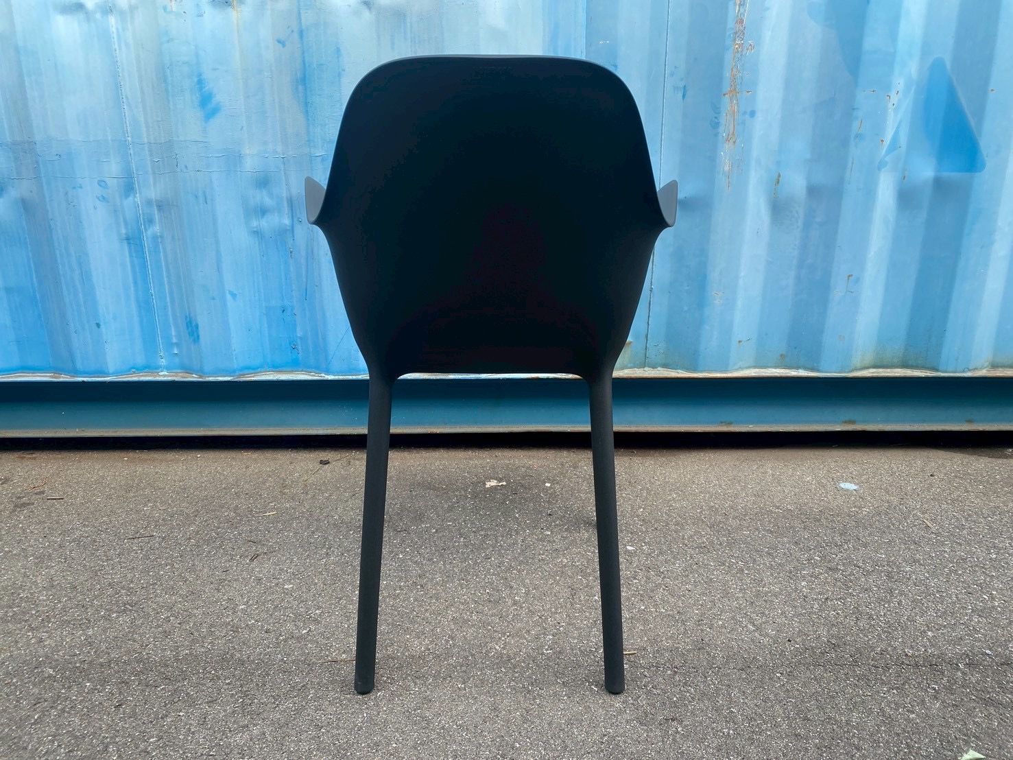 VONDOM サビナス アームチェア 椅子 カフェ ミッドセンチュリー ブラック インテリア MARWIL-DEMENAGEMENTS_CH