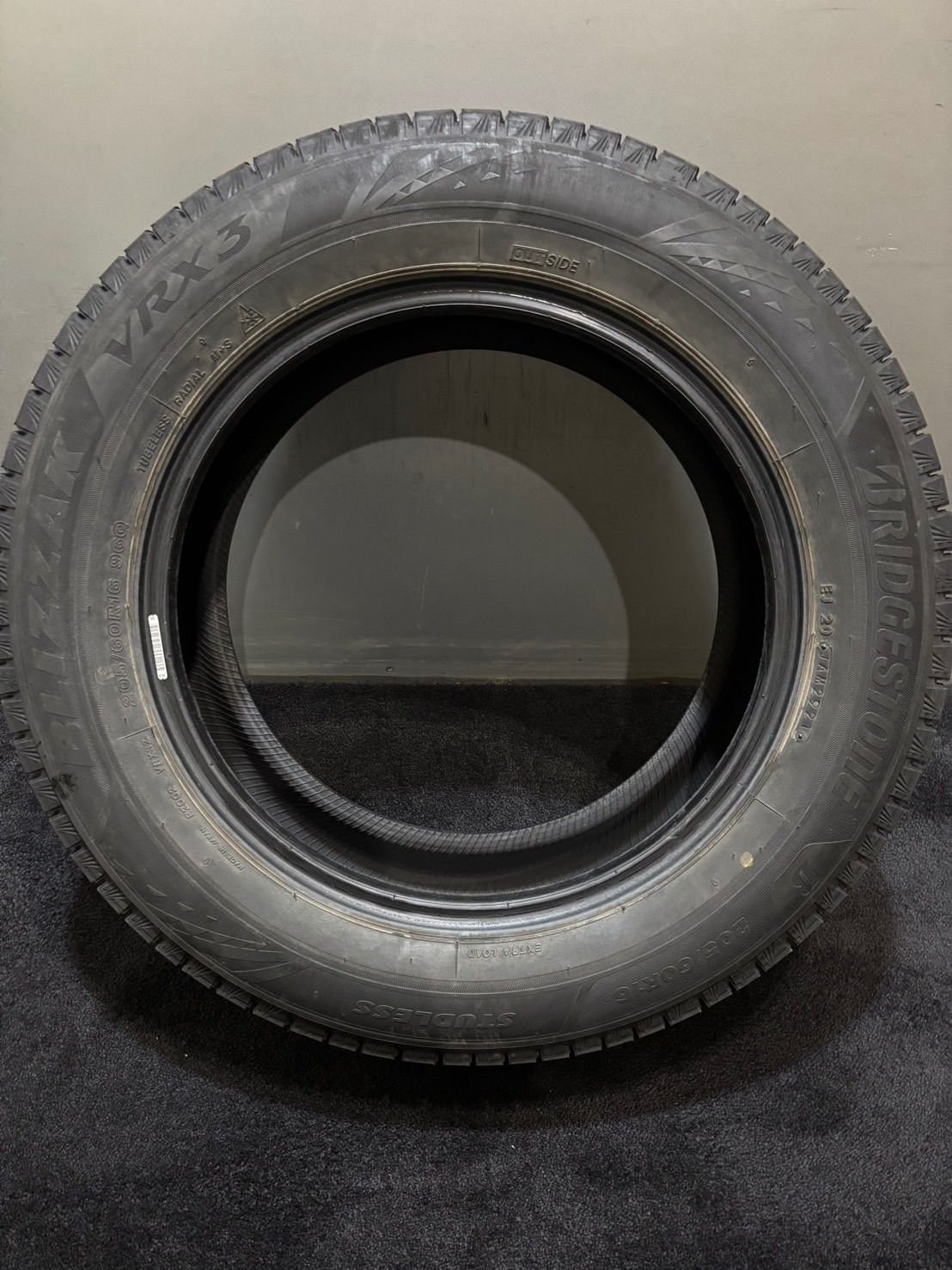  205 60 R 16 VRX 3 21年製 スタッドレス 1本 ブリヂストン ブリザック ノア ヴォクシー ステップワゴン K 500 16インチ スタッドレス