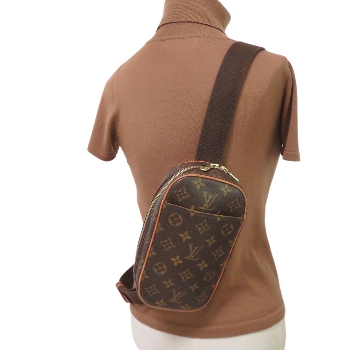 LOUIS VUITTON ルイヴィトン ポシェットガンジュ モノグラム PVCx