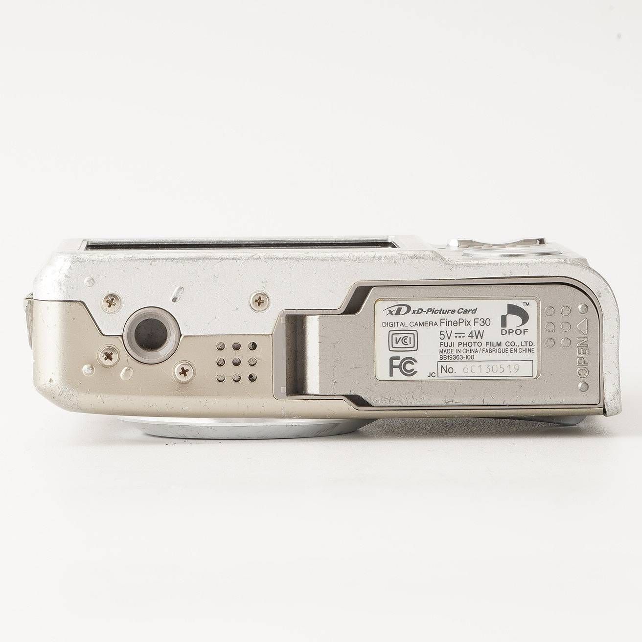 富士フイルム FUJIFILM FINEPIX F30 シルバー コンパクトデジタル